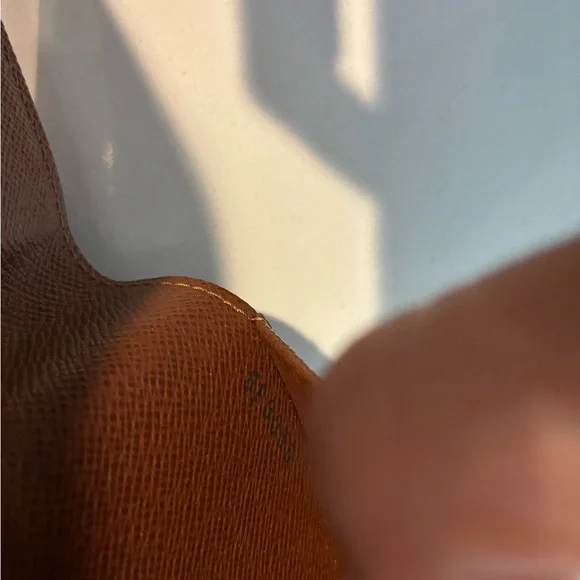 Louis Vuitton LV Monogram Wallet - Picture 9 of 10